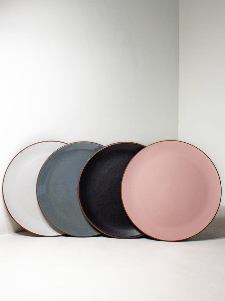 Assiette à dîner en forme de coupe 10,5 pouces - Fait main pour la vente par Black Oak Art