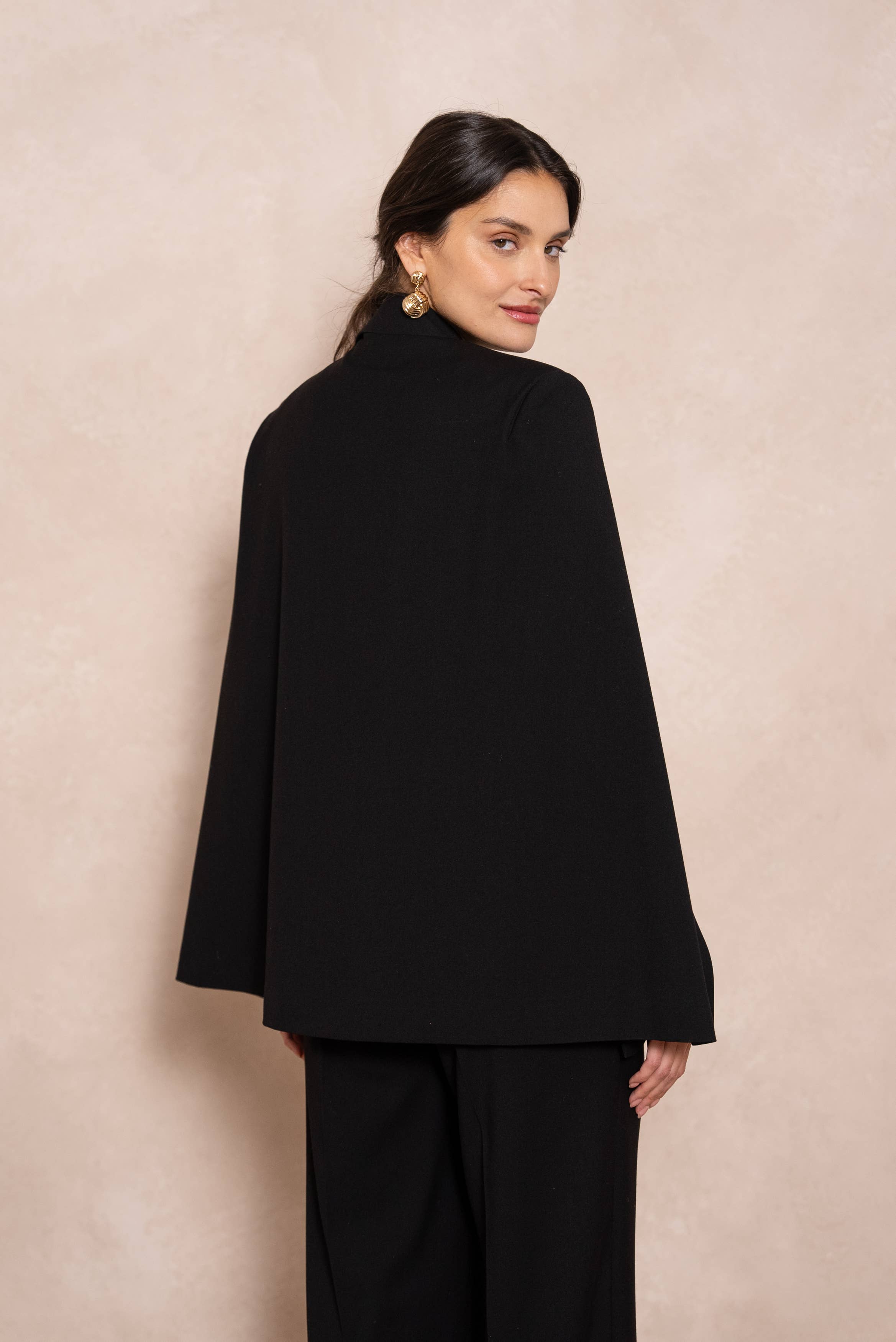 Attentif Paris - Wholesale Jacket - Women's - [Vision] Oversized cape jacket with structured cut37