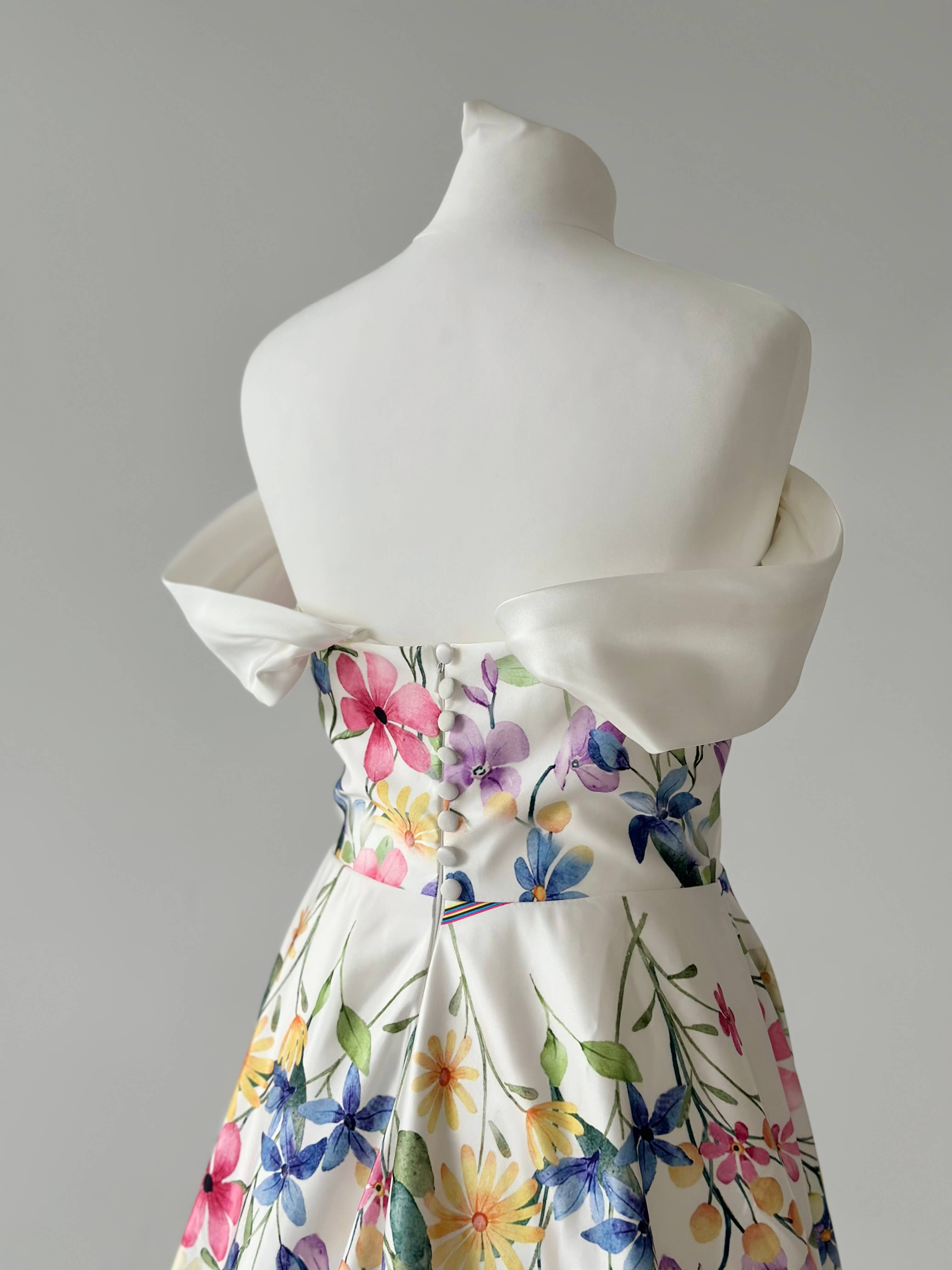 MB Blissful Gown - Wholesale Formele jurk - Dames - Uitverkocht! Strapless bruidsjurk met sleep en bloemenprint1