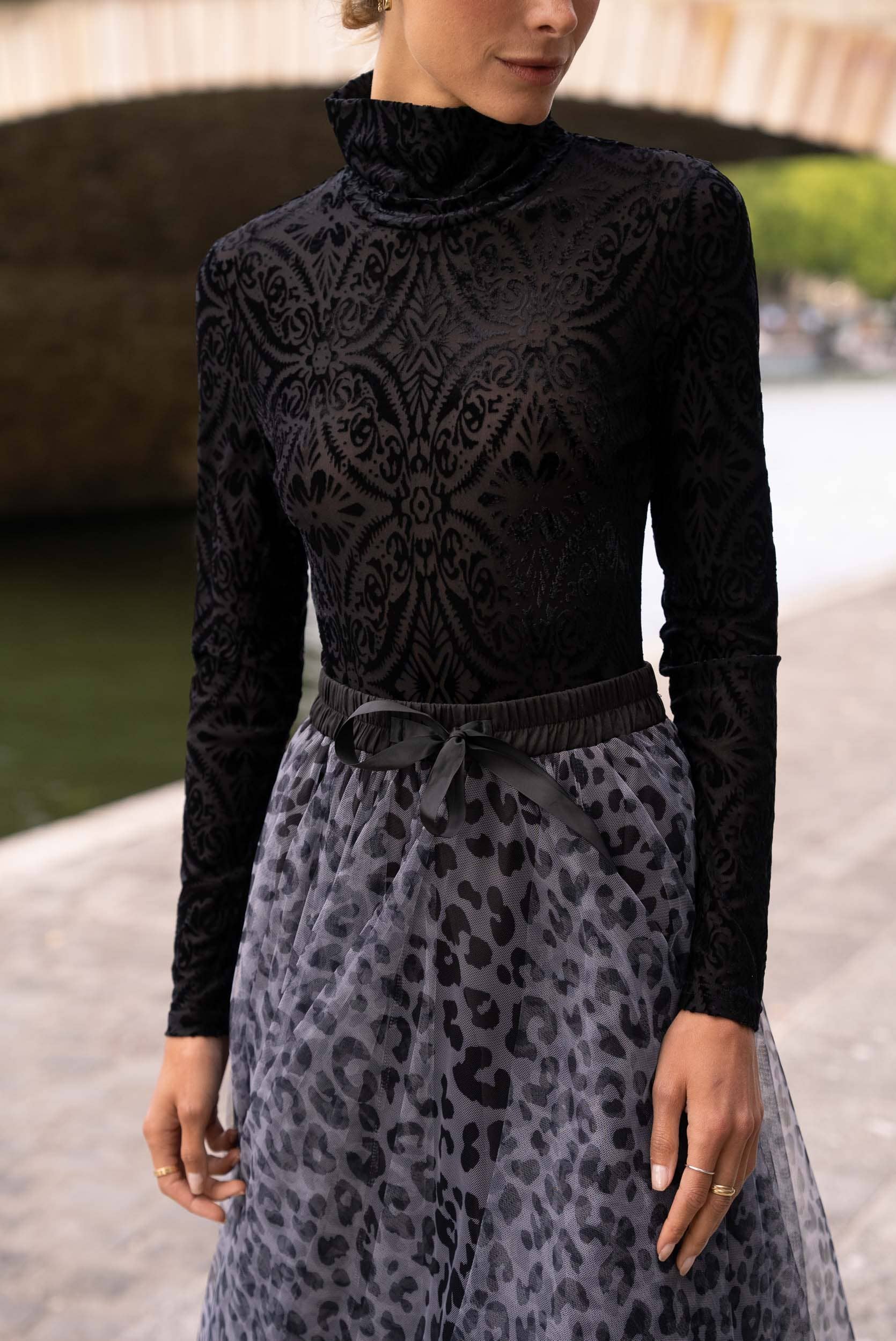 CHOKLATE PARIS – Großhandel Bluse – Damen – Rollkragen-Body aus Jacquard-Samt - CH0042