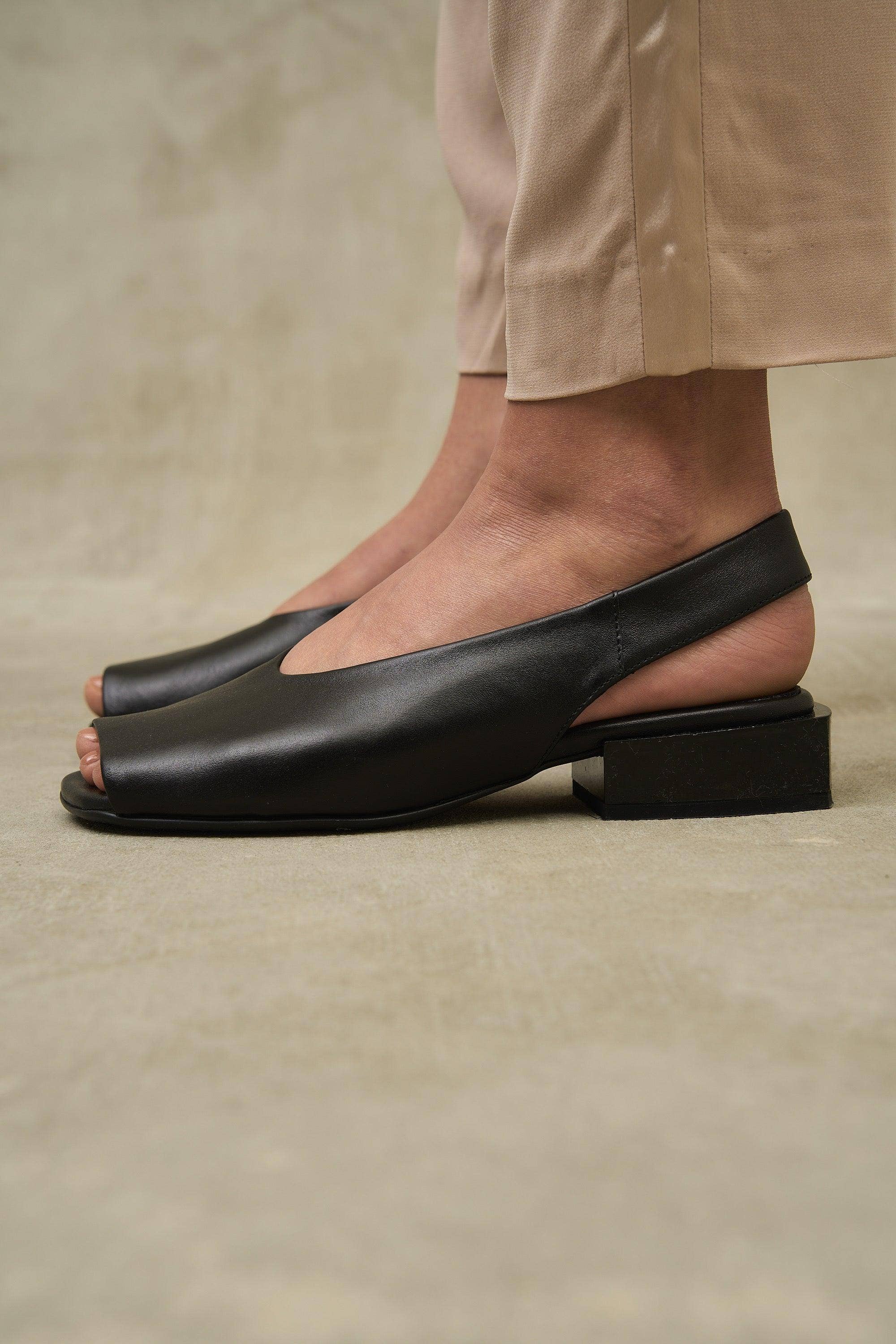 Black Gloss Block for wholesale on Faire4