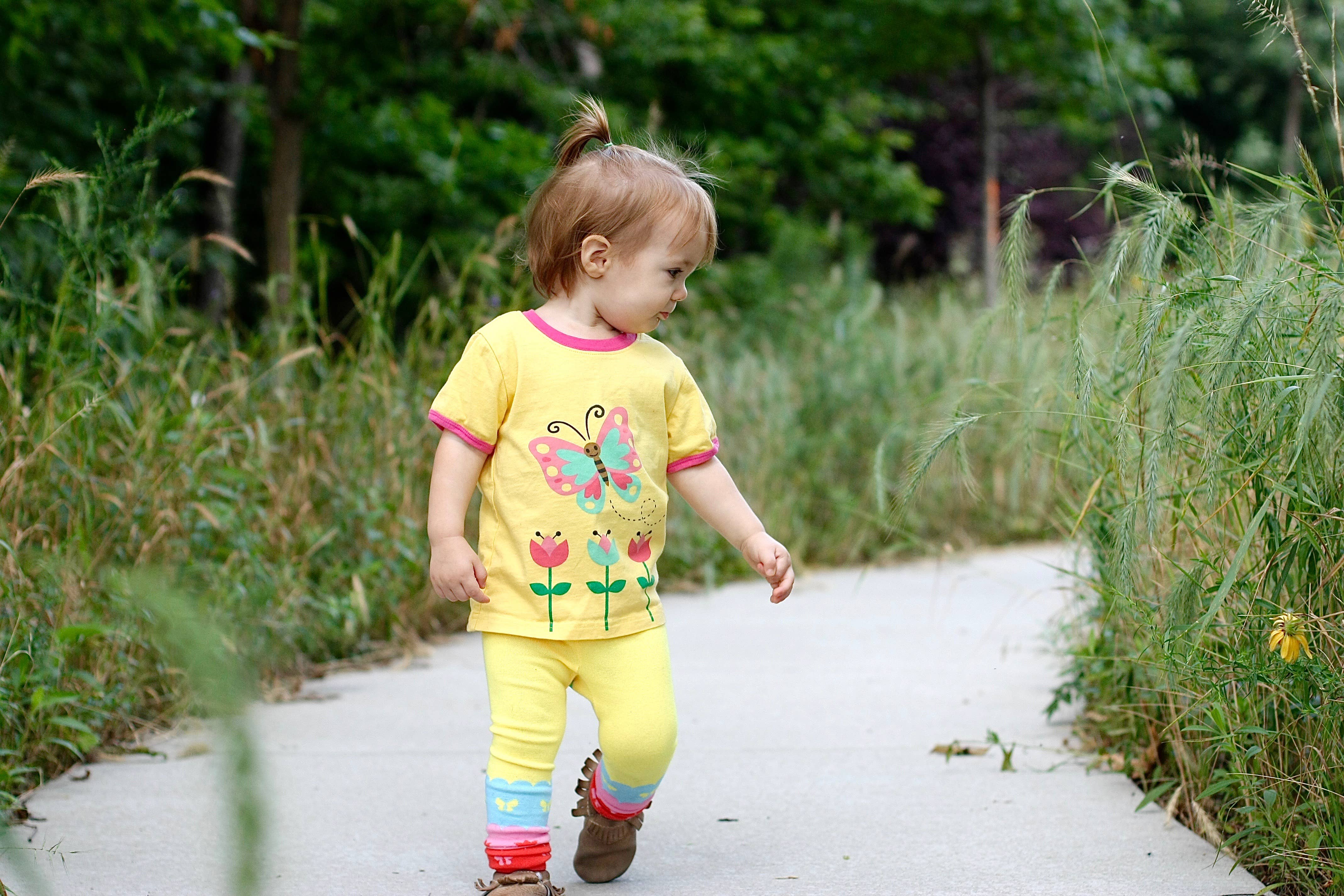 Doodle Pants – Engroshandel T-shirt - Børn – Gul sommerfugl småbørn og børn skjorte8