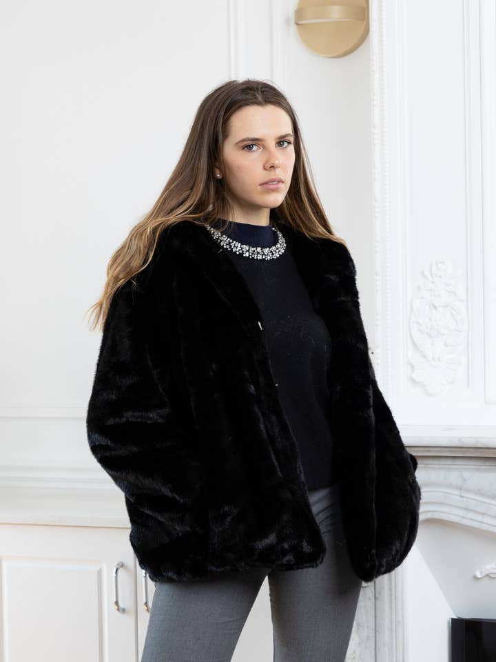 LINETA - Wholesale Fur/Faux Fur Coat - Women's - F-2 Faux fur coat with hood5