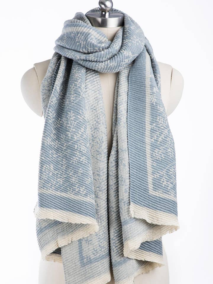 Écharpe réversible froissée à motifs floraux pour la vente par SAACHI