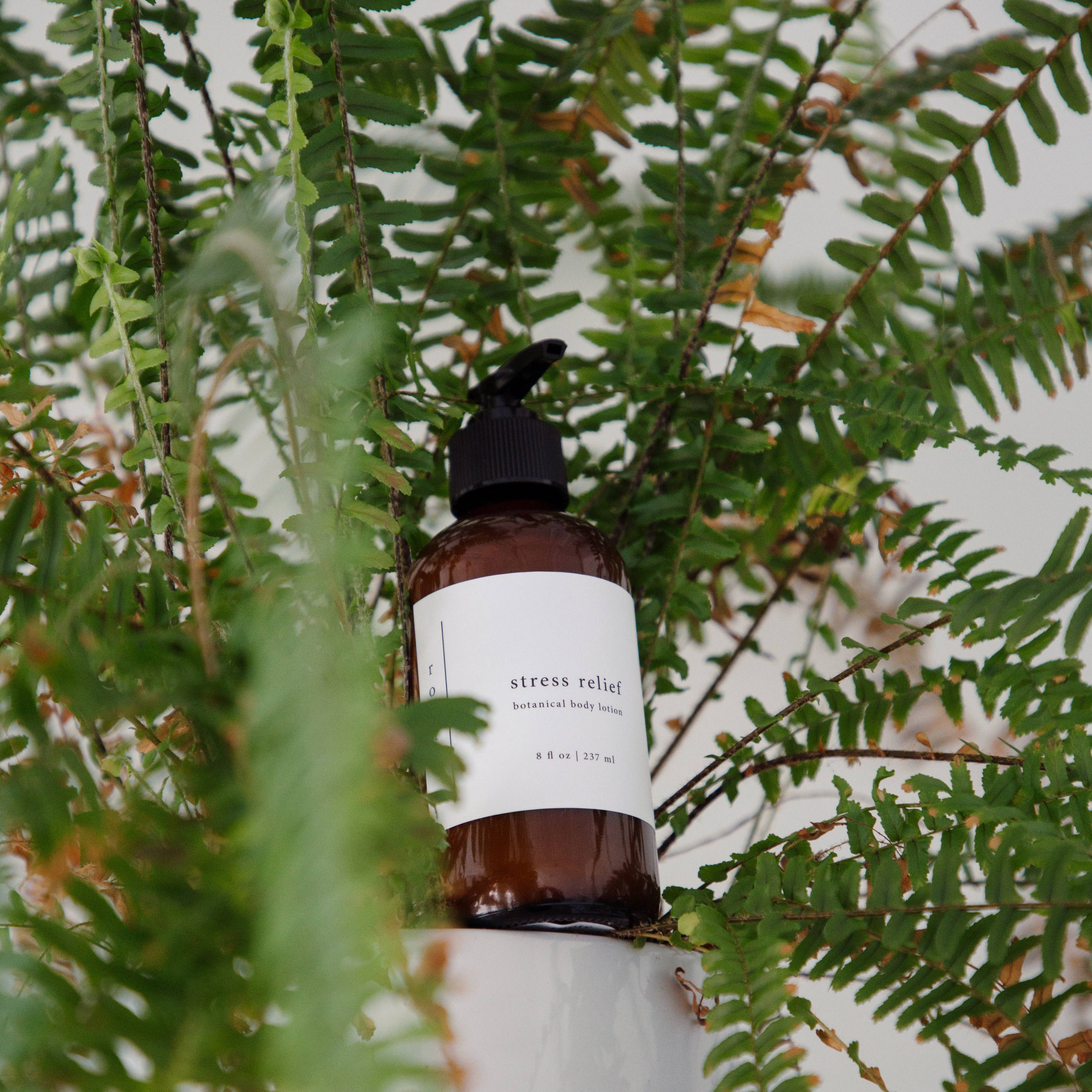 roote - Vente Lotions mains et corps - Lotion végétalienne anti-stress pour les mains et le corps en verre1