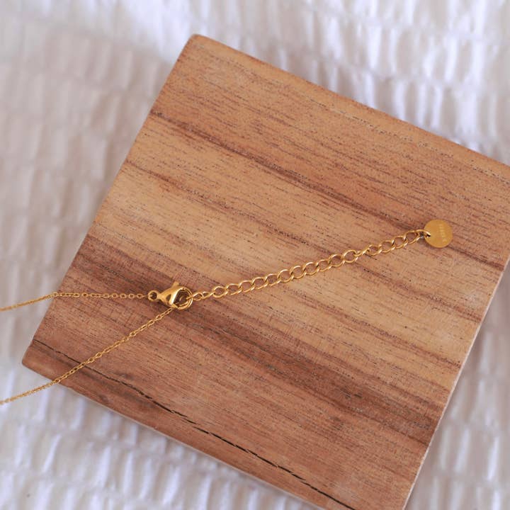 Victoire Collection - Wholesale Pendant/Charm Necklace - Stainless steel white mother-of-pearl clover pendant necklace2