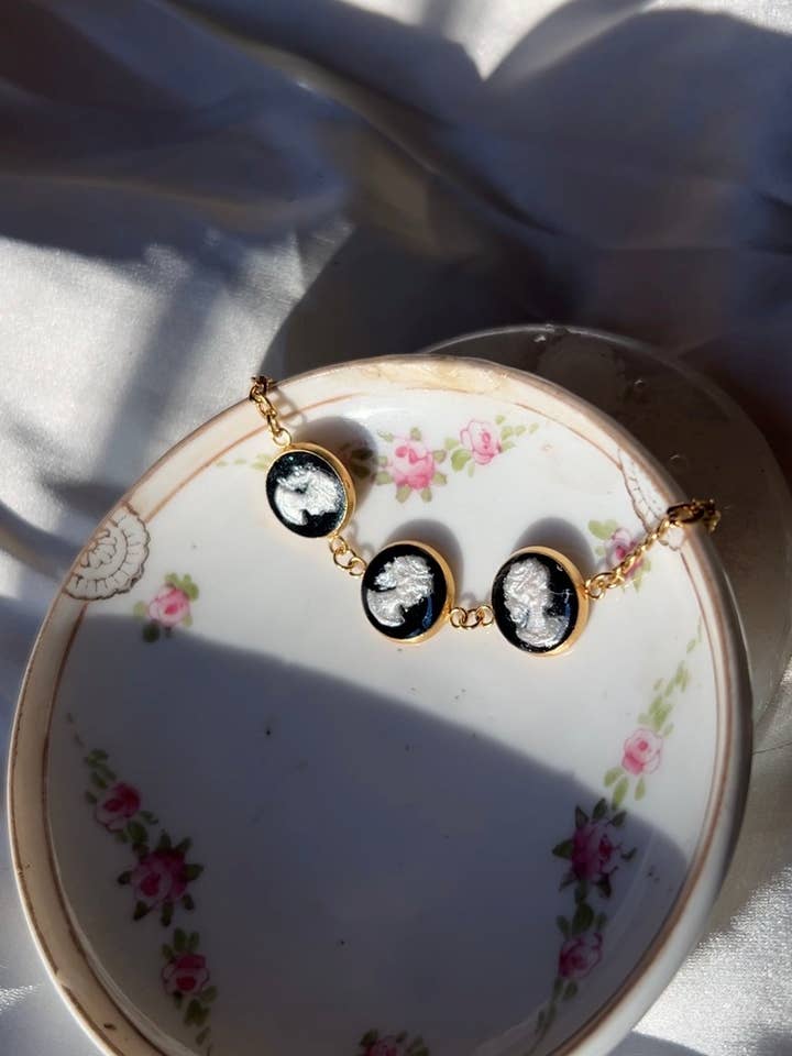 3 Cameo Braclet for wholesale by Evergarden