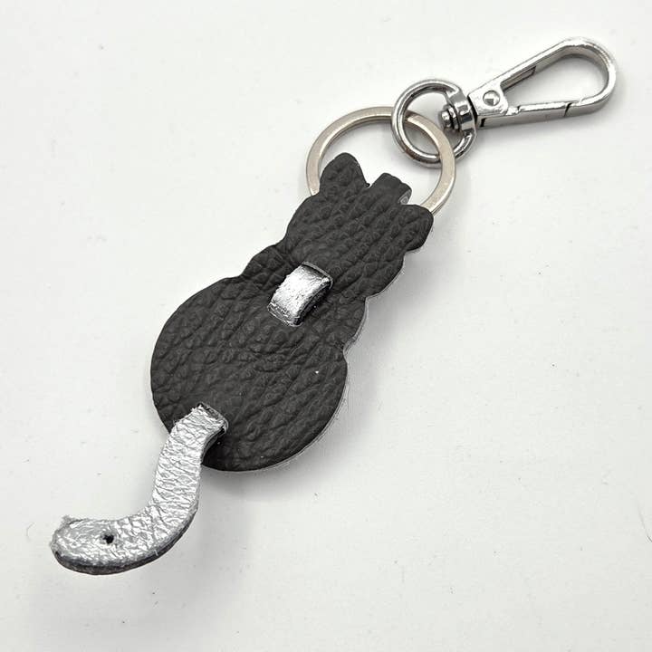 Tempest Designs – wholesale Keychain – Women's – Leather 2 tone cat keyring1