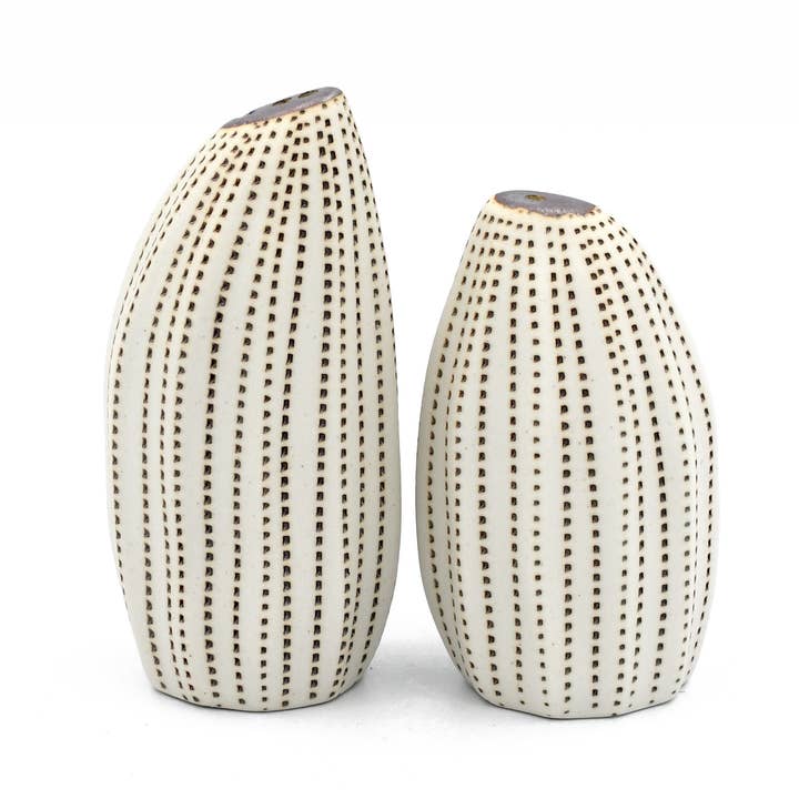 Art Floral Trading LLC – wholesale Salt & pepper shaker set – SP069W23 Seda Handcrafted Porcelain Salt and Pepper Shaker Set4