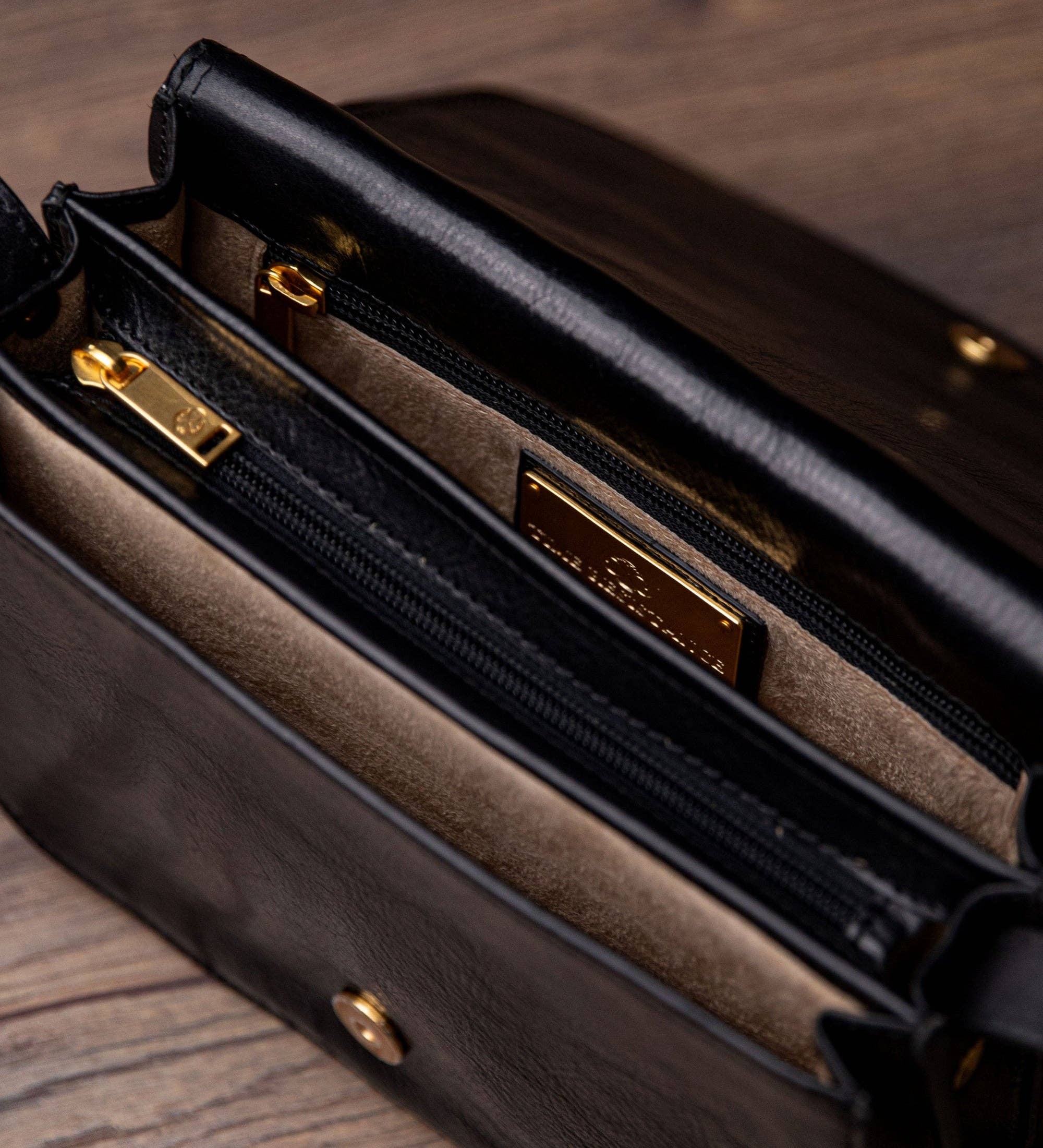 Time Resistance – wholesale Crossbody bag – Women's – Leather Saddle Bag for Women - Moonfleet41