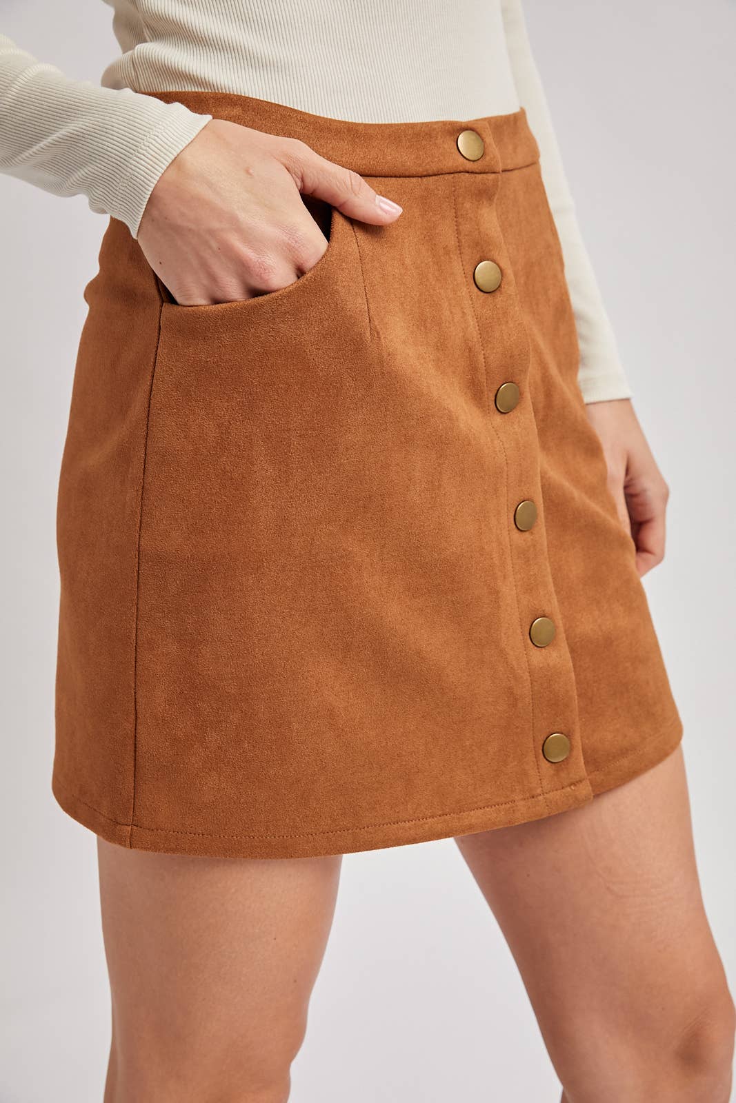 Bluivy - Vente Jupe – femme - JUPES COURTES EN FAUSSE SUÉDINE AVEC BOUTONS23