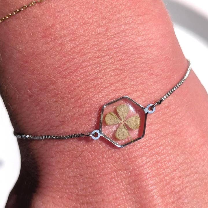 Ægte firkløver-armbånd – sterlingsølvbelagt for engroshandel hos TillyPad Studios