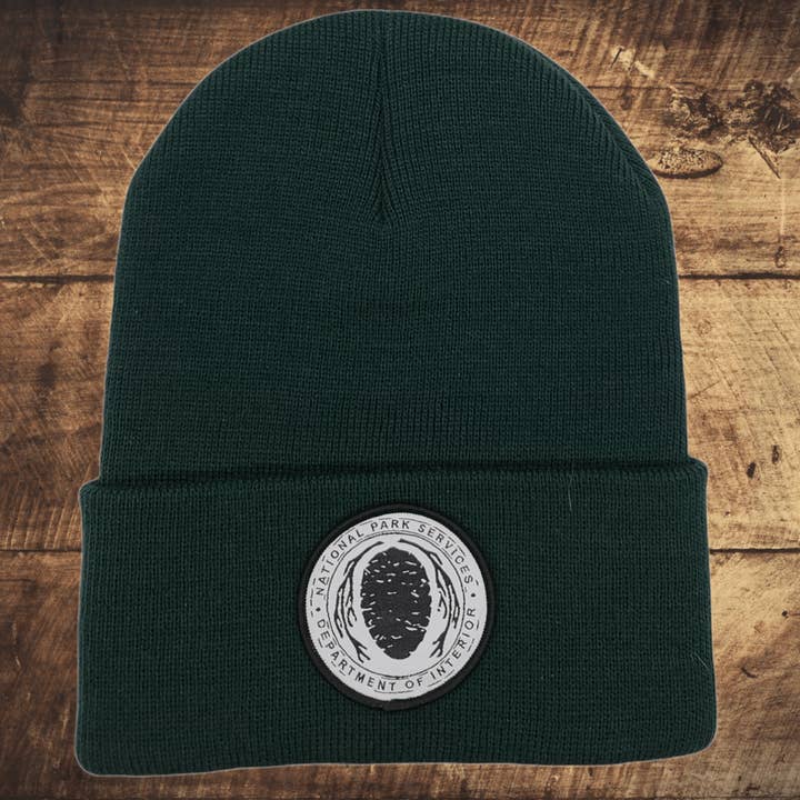 PNW Apparel – Engroshandel Beanie - Unisex – Vintage-inspireret National Park Service logo patch beanie: Ou9