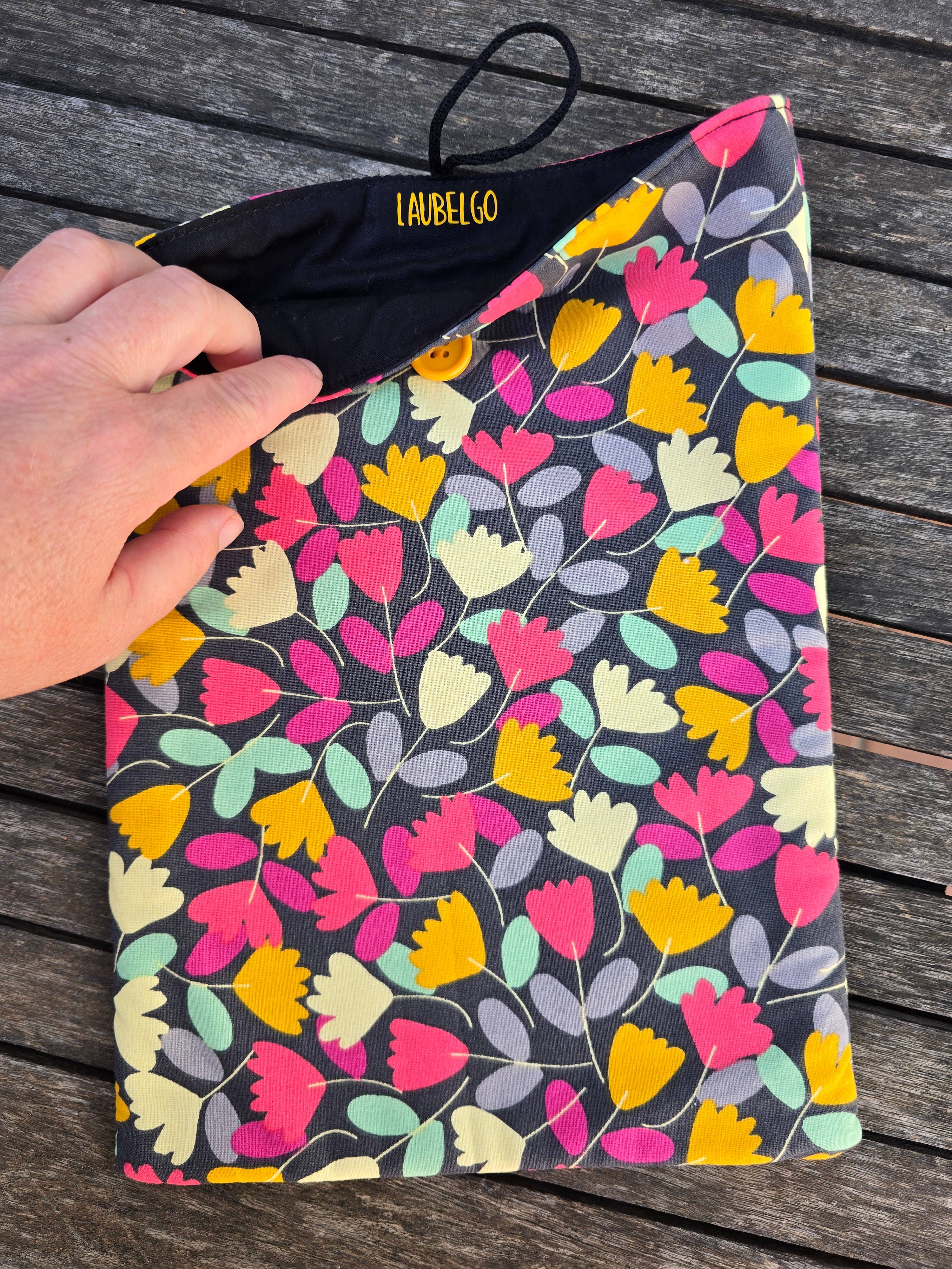 laubelgo - Wholesale Book Cover - Padded book cover with bright colored flowers1