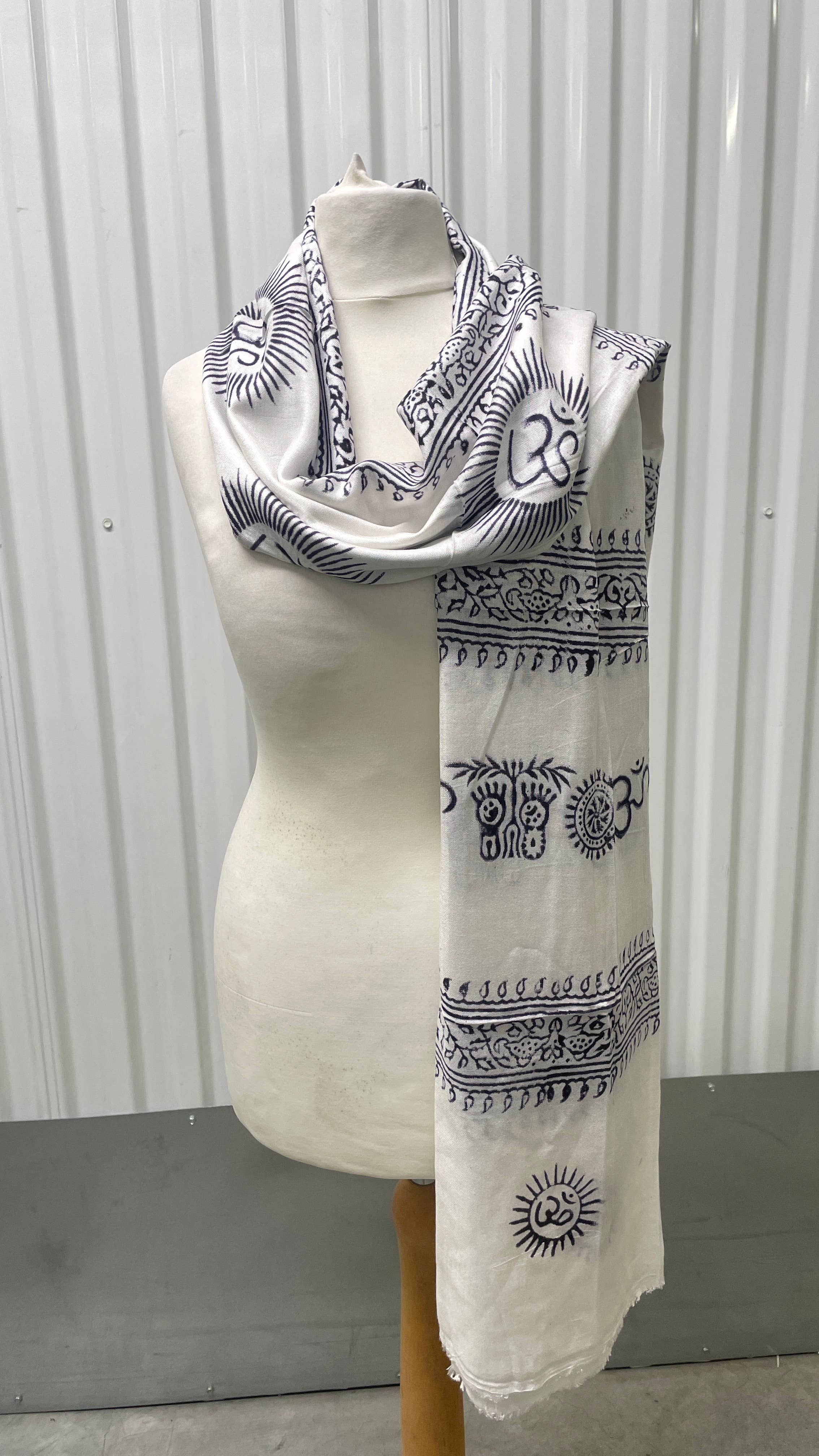 om printed shawl