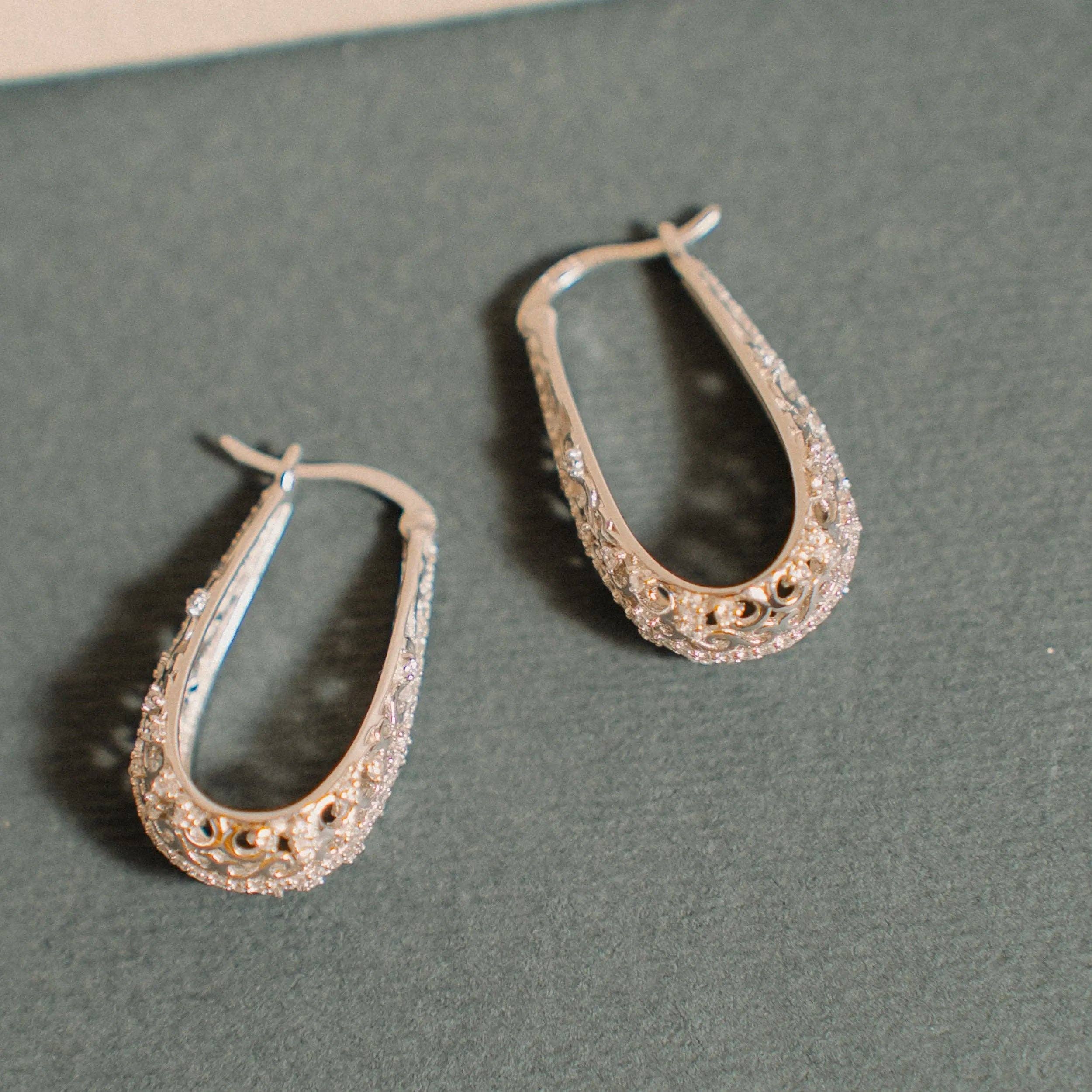 PHOEBE´S - Wholesale Hoop Earrings - Elegant hoop earrings in sterling silver