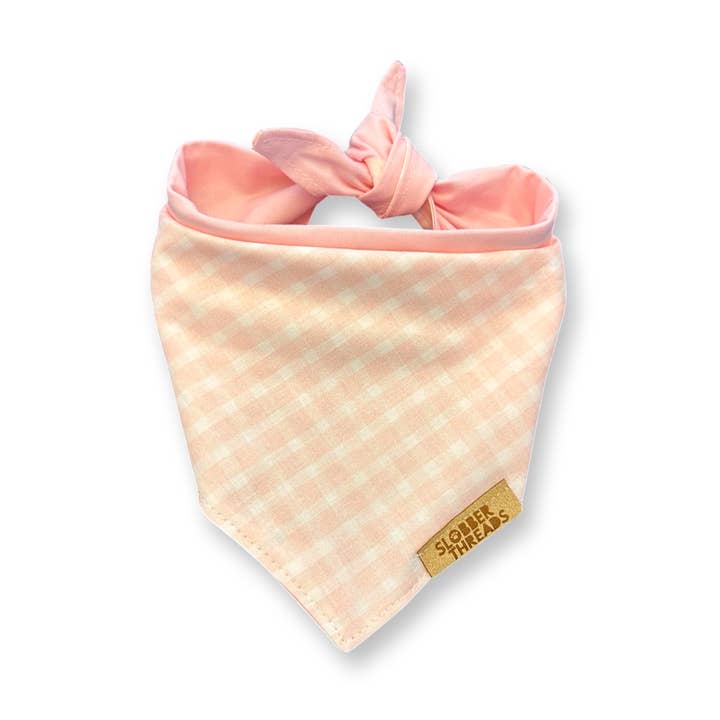Bandana rose pour chien en vichy | Cadeau de printemps pour chiens pour la vente par SlobberThreads
