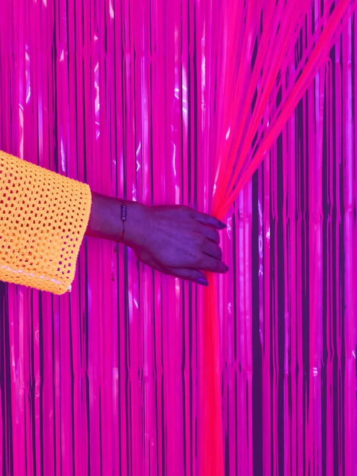 Décoration de fête en néon à lumière noire, rideau en aluminium à franges roses pour la vente par xo, Fetti