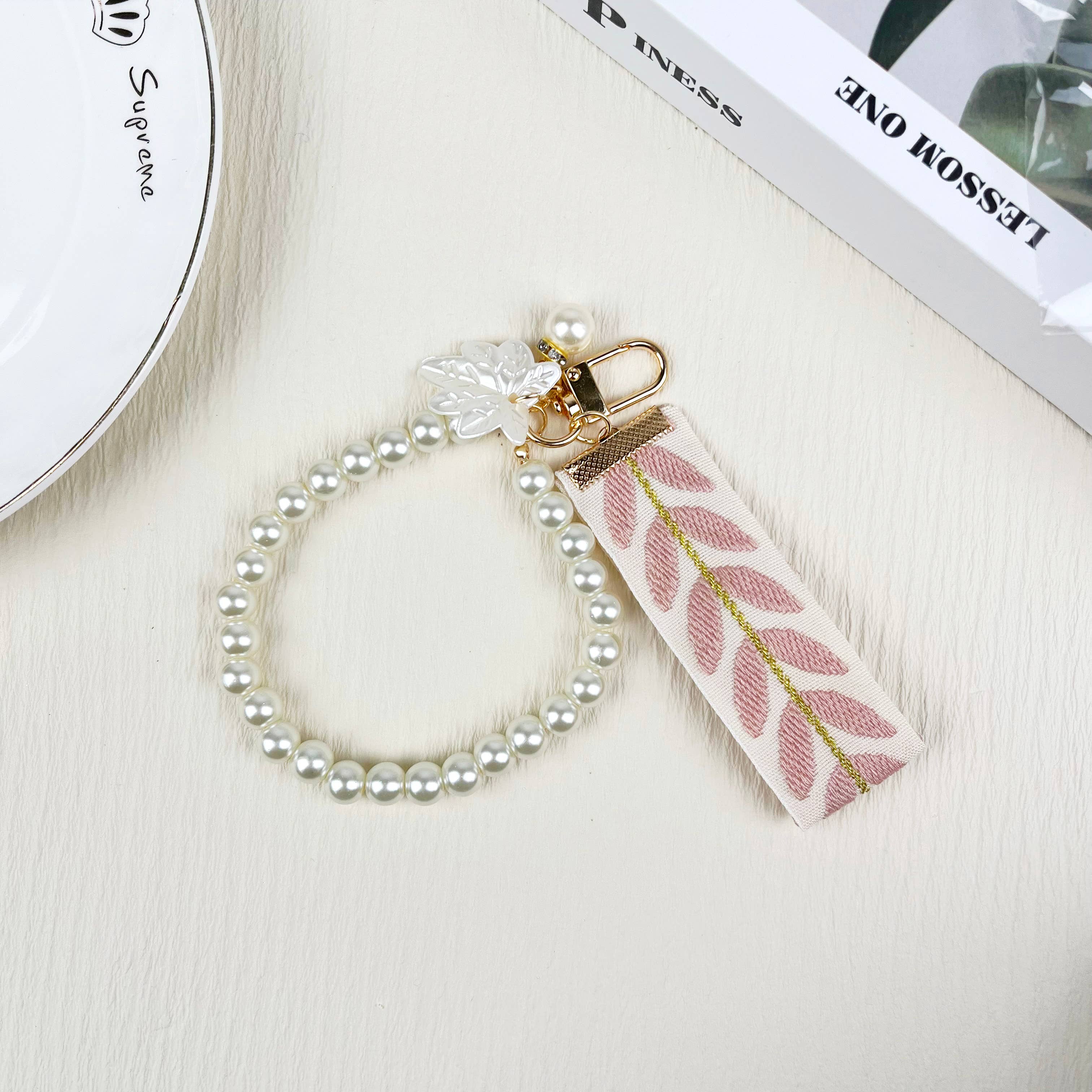 SoapElenGlen - Vente Porte-clés – femme - Pendentif à ressort en forme de feuille de ruban et de perles3