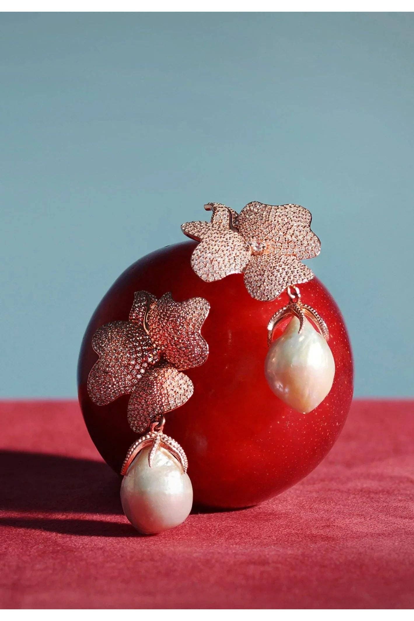 Latelita – Engroshandel Hængeøreringe og creoløreringe – Barok perle hvid blomst dråbe øreringe sølv6