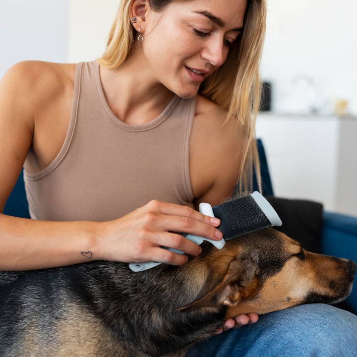 Precious Tails - Wholesale Pet Brush - Cat/Dog - Ocean Plastic by PT Double-Sided Flexible Slicker Brush 15