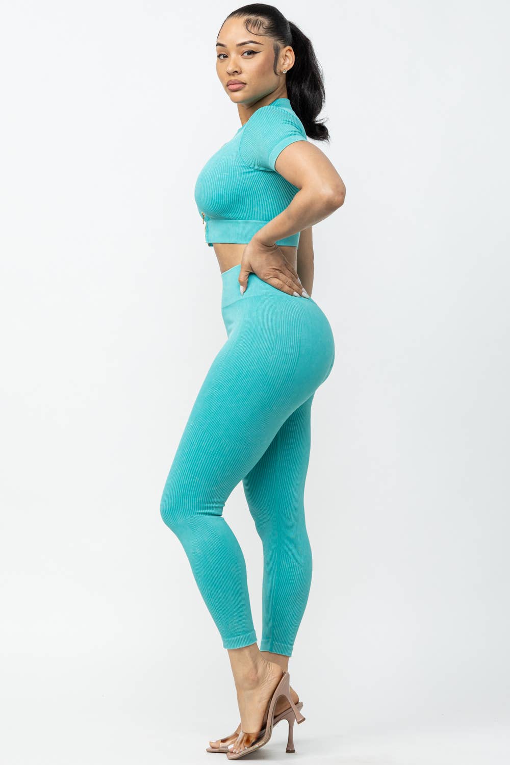 Boswell – Engroshandel Top- og buksesæt (IKKE Loungewear) - Dame – MINERALVASK LYNLÅS FORAN OG SÆT LEGGINGS7