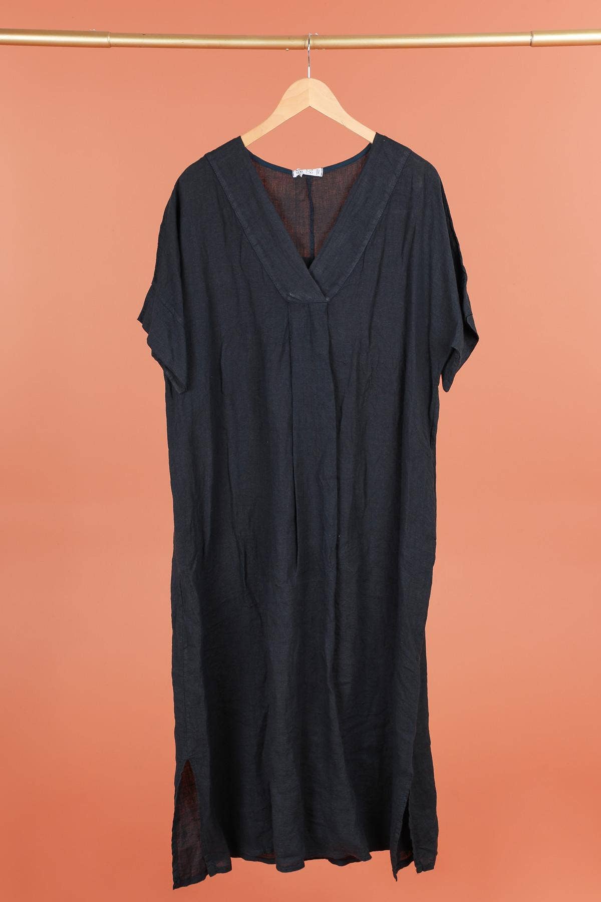 la maison des fibres naturelles - Wholesale Dress - Women's - Long dress v-neck 62733 100% linen1