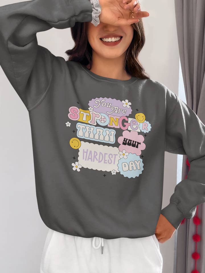 Eres más fuerte que tu día más duro, cuello redondo para venta al por mayor de YellowBridge