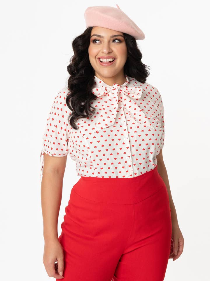 Unik Vintage Plus Size Vit & Röd Hjärttryck Chita Blus för wholesale av Unique Vintage