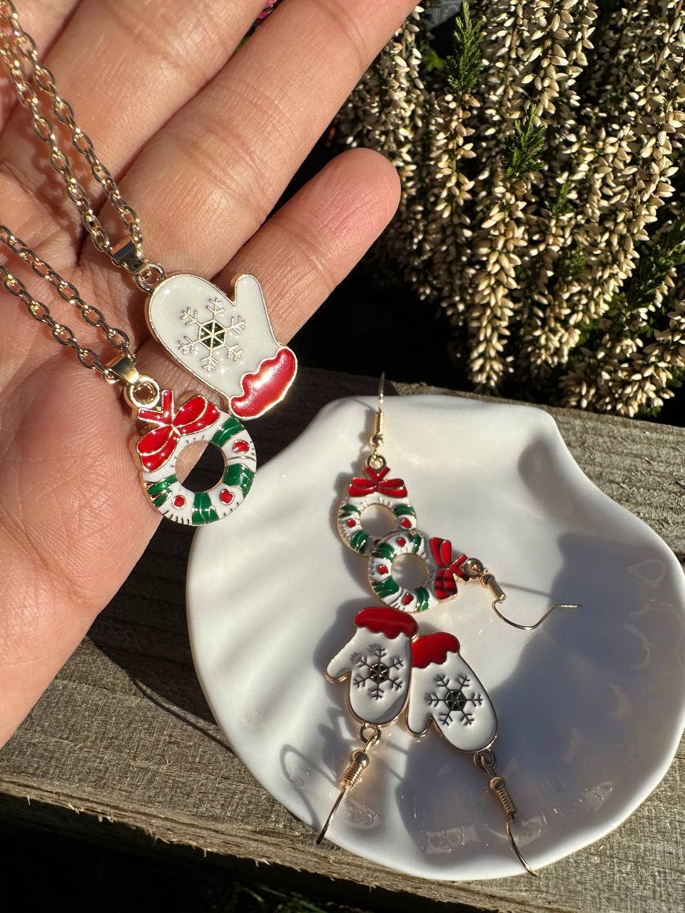 Gemscape UK - Wholesale Jewelry Set - Christmas Jewellery Set - Mittens & Wraith Necklace & Studs7