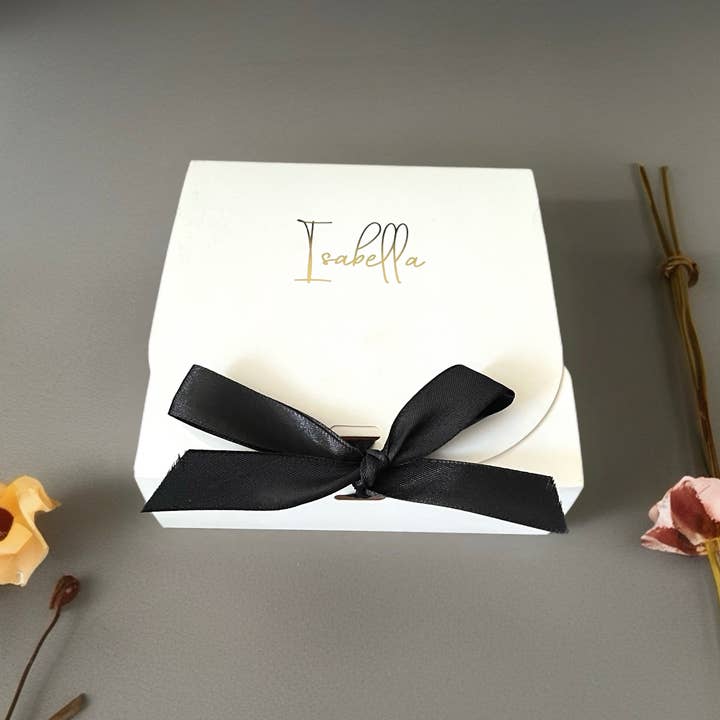 ANYGIFTGOODPACKINGBOX – wholesale Party favour bag/box – Customizable White Gift Boxes with Ribbon– Perfect for Favor1