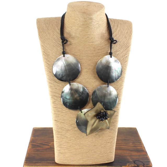 N25380 Pinctada Maragaritifera Circle/PU Leather Necklace for wholesale by Pretty Persuasions