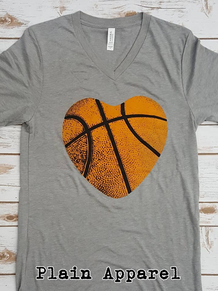 Basketball Coeur V-Col pour la vente par Plain Apparel Tees