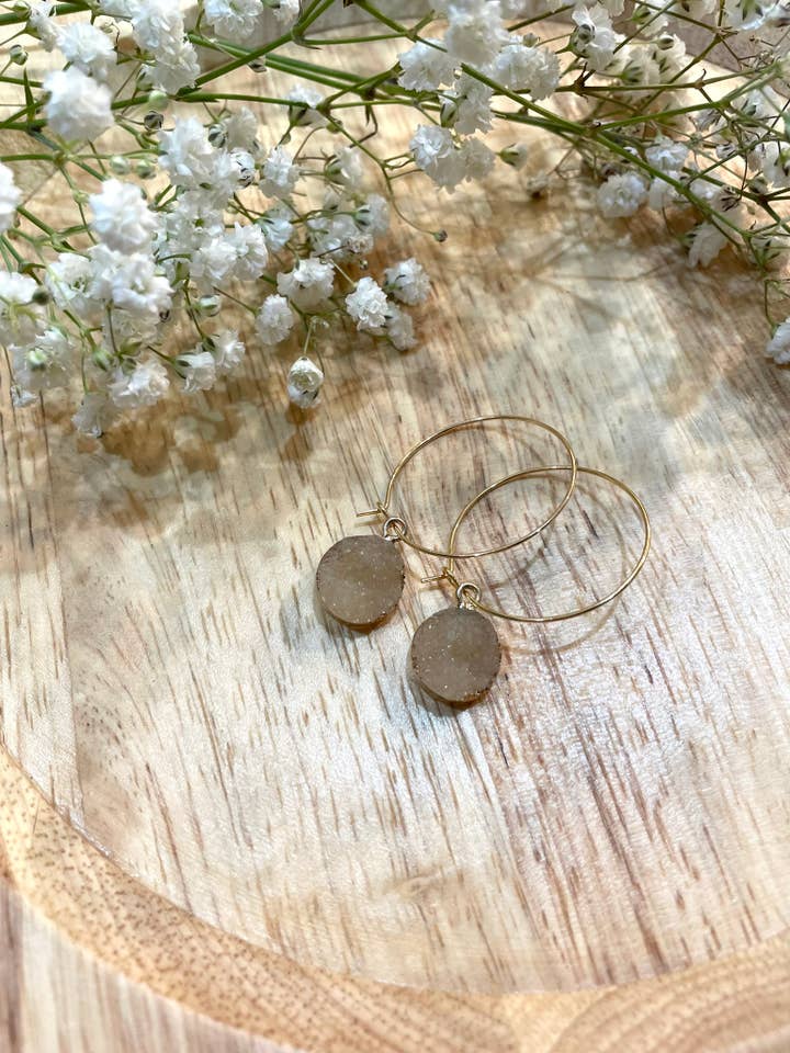 Créoles Druzy en métal doré 18 carats pour la vente par Howard Bead Boutique