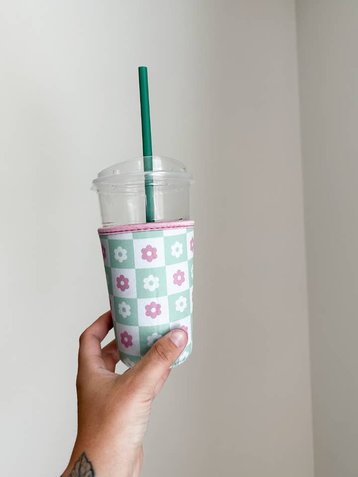 Ternet Daisy Iced Coffee Sleeve for engroshandel hos Rooted Grace Co