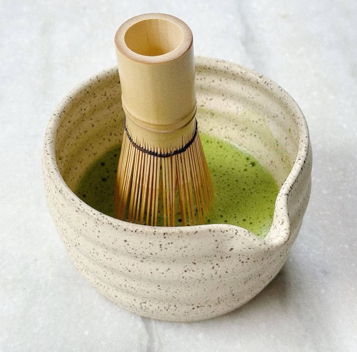 Pepper Stone Ceramics – Engroshandel Skål – Matcha skål i hånddrejet stentøj med tud3