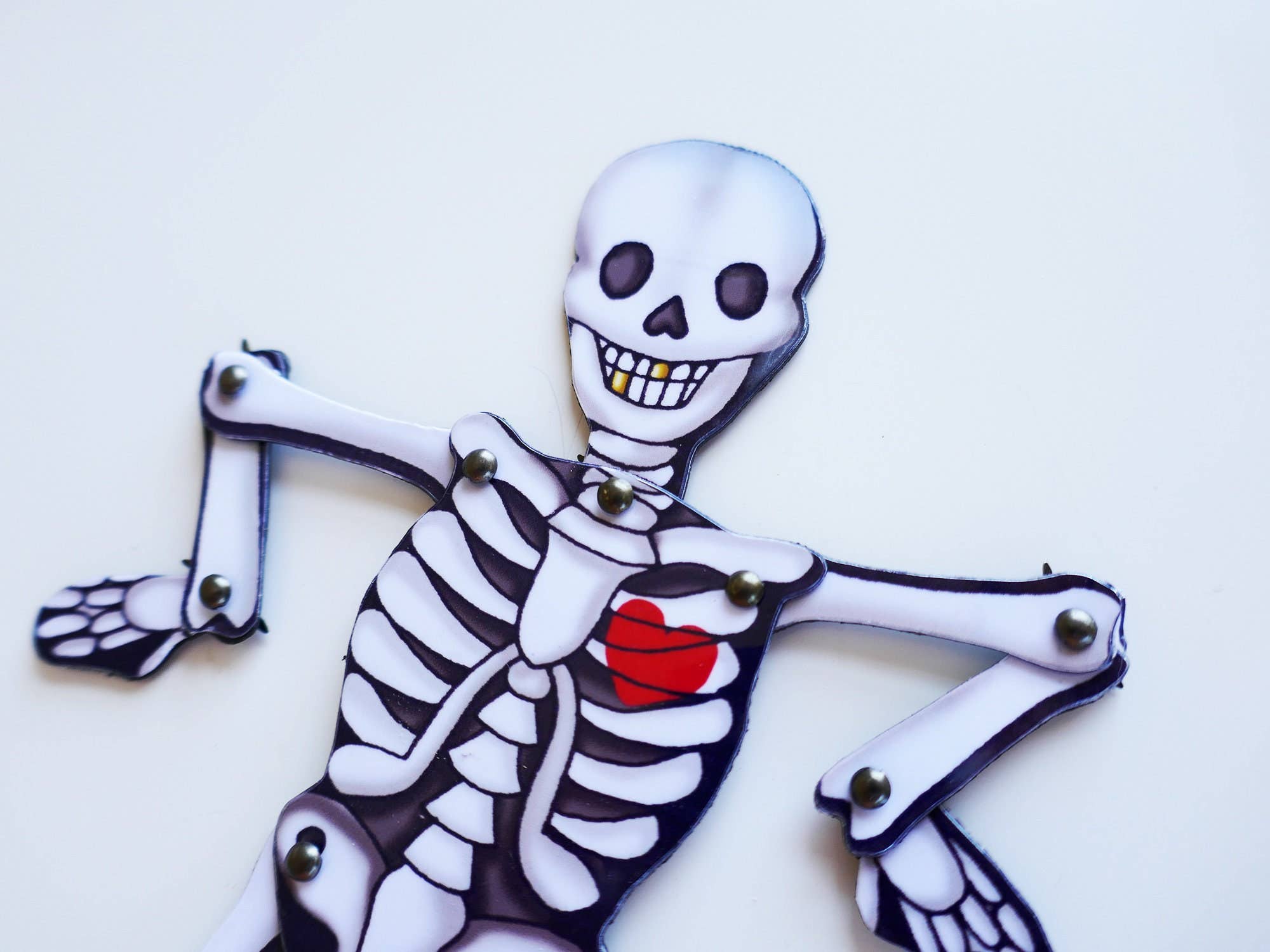 THE PAPER IDOLL – Großhandel Magnete – Posierbarer Kühlschrankmagnet | Skelett | Halloween-Party-Dekoration1