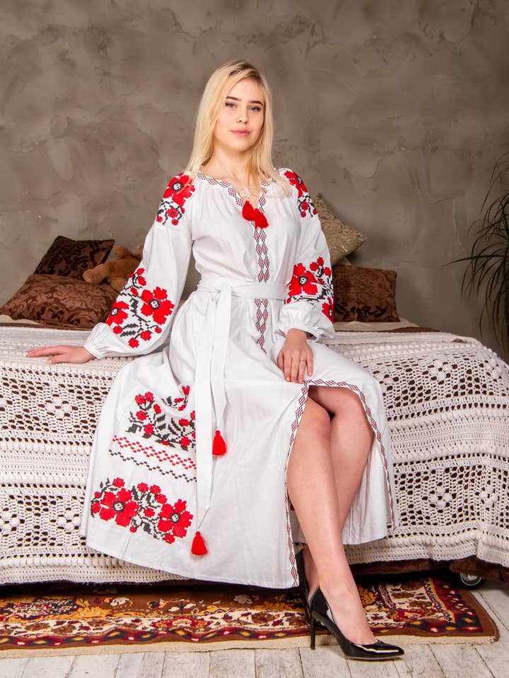 Parisisk Bouquete Hvid & Rød Broderet Kjole for engroshandel hos Galychanka