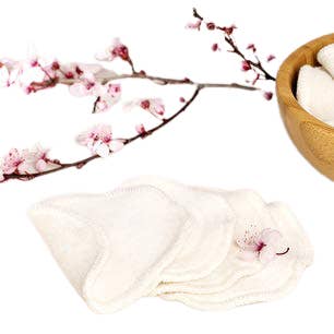 Washable and reusable organic makeup remover pads for wholesale by DES FILLES EN VERT