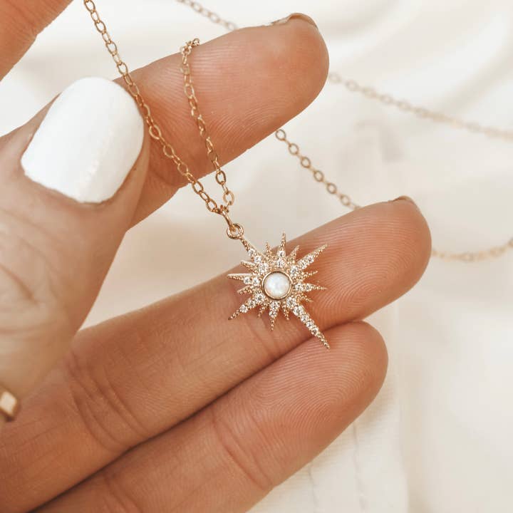 Collana Lyra Opal Star per la vendita all'ingrosso da parte di Dainty Wishes Jewelry