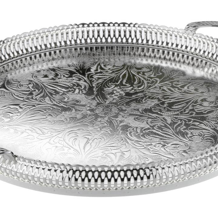 Bandeja y asas redondas de Queen Anne Gallery de 11 pulgadas de diámetro x 1 5/8 pulgadas de alto, chapadas en plata inglesa (resistentes al deslustre). NÚMERO DE SKU: 0/6394. para venta al por mayor de Corbell Silver