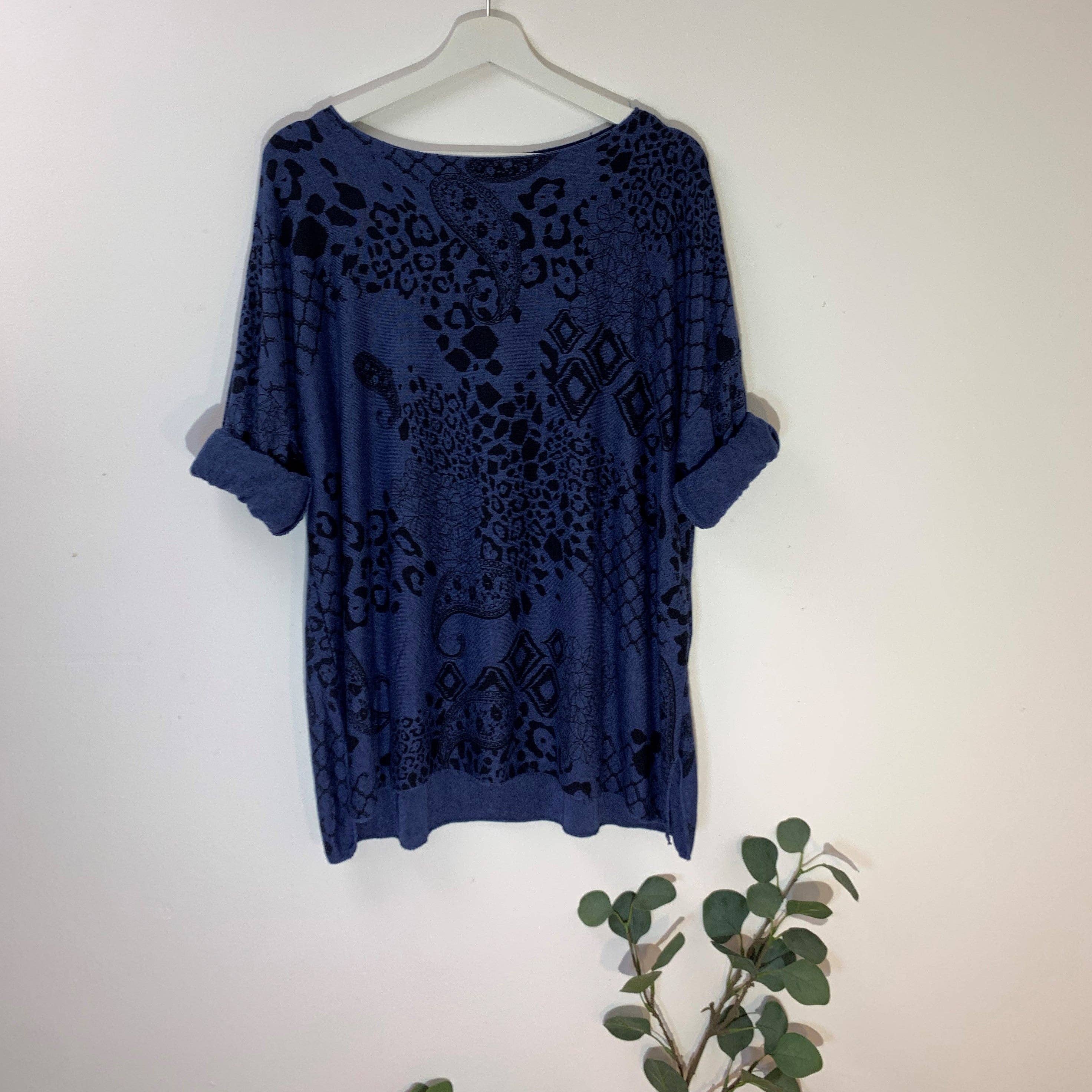 Tempest Designs – wholesale Knit top – Women's – Soft touch paisley animal fusion print top with slight split sides2