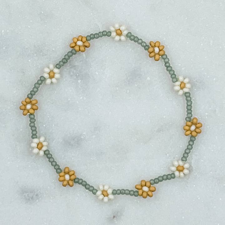 Yarrow & Sage Daisy Armband/Fußkettchen für den Großhandel von Dainty Daisy Bead Co.