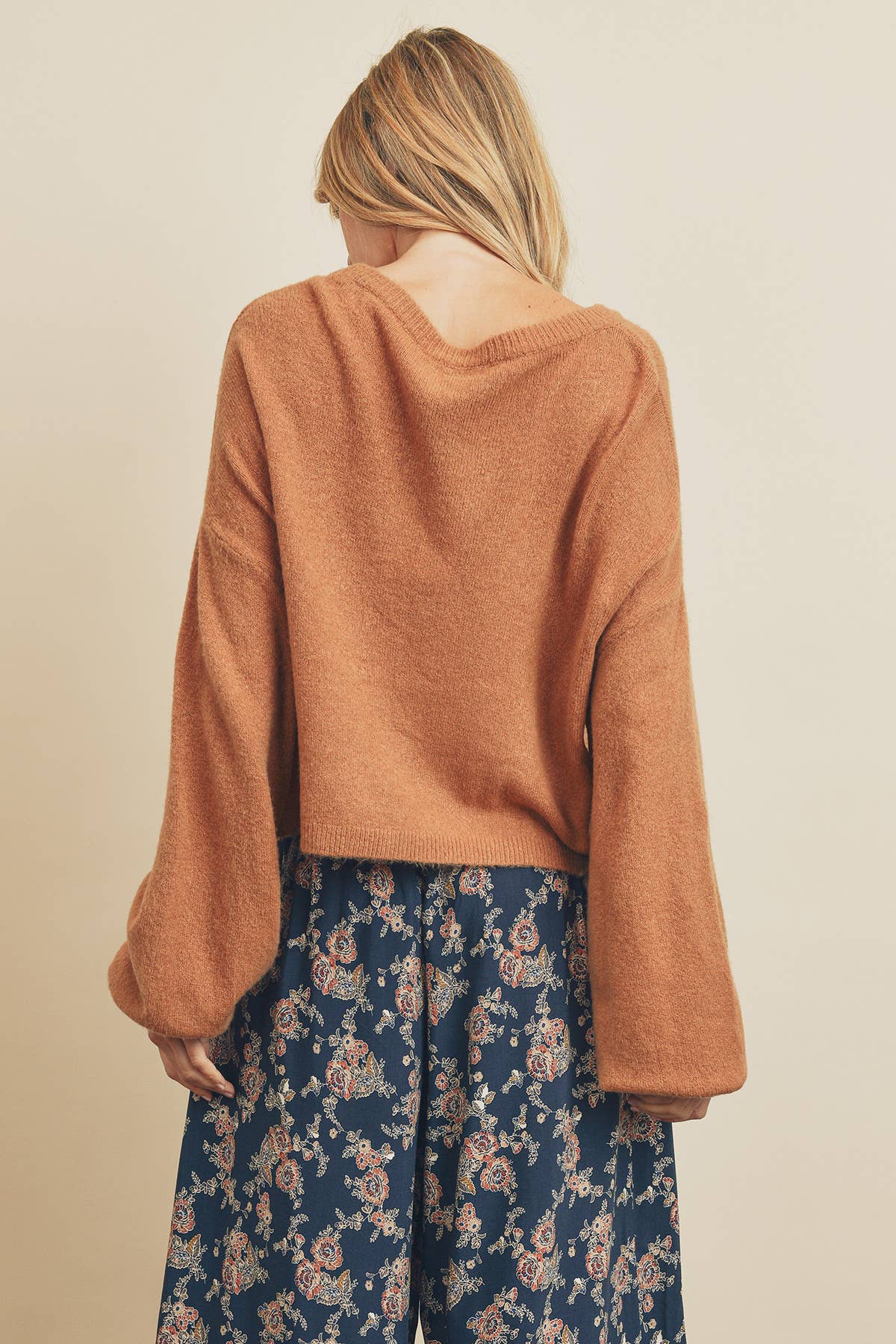 Dress Forum – wholesale Knitted jumper – Women′s – FW2546 Soft Bubble Sleeve Sweater29