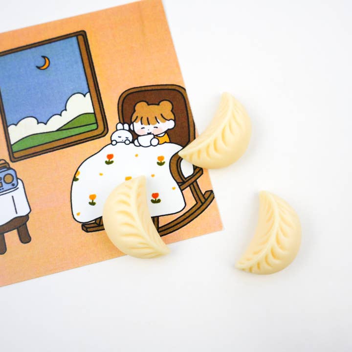 Mini Story Co - Wholesale Lapel Pin/Button - Dumpling Pin | Cute Wonton Brooch | Miniature Asian Food Accessory | Chinese Street Food Brooch | Lunar New Year's Gift