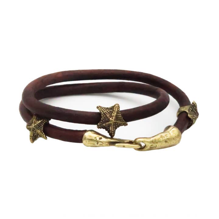 Bracelet en cuir double étoile de mer pour la vente par Alkemie Jewelry