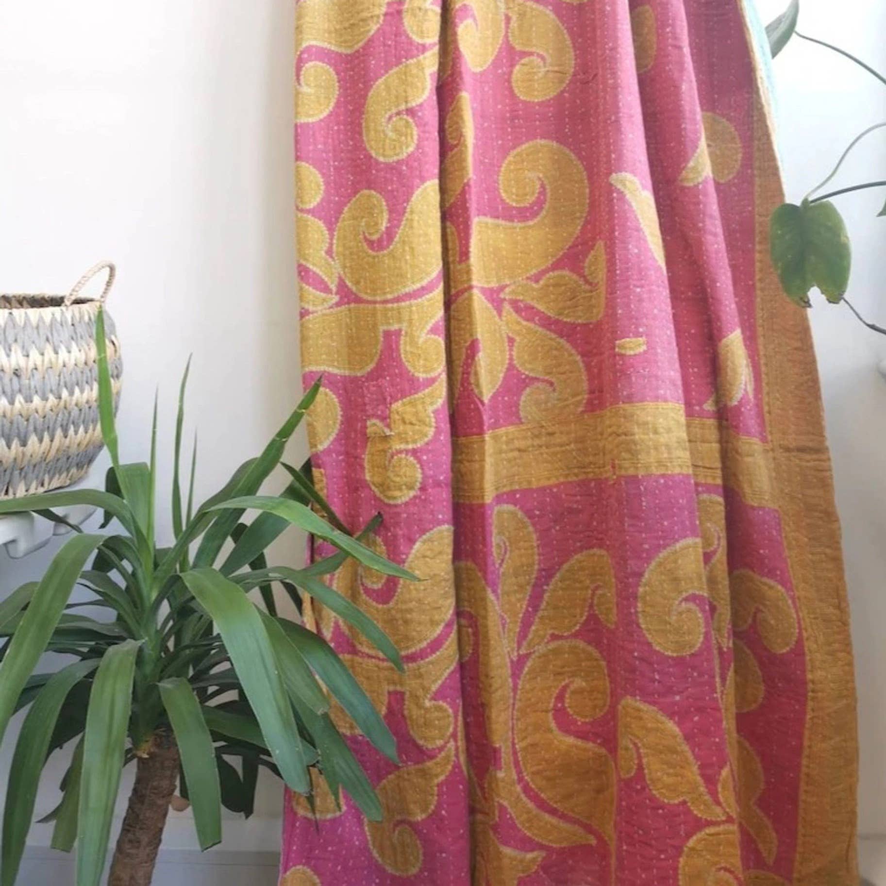 The Eastern Loom – Engroshandel Tæppe – Assorterede vintage upcyclede Kantha senge-/sofatæpper2