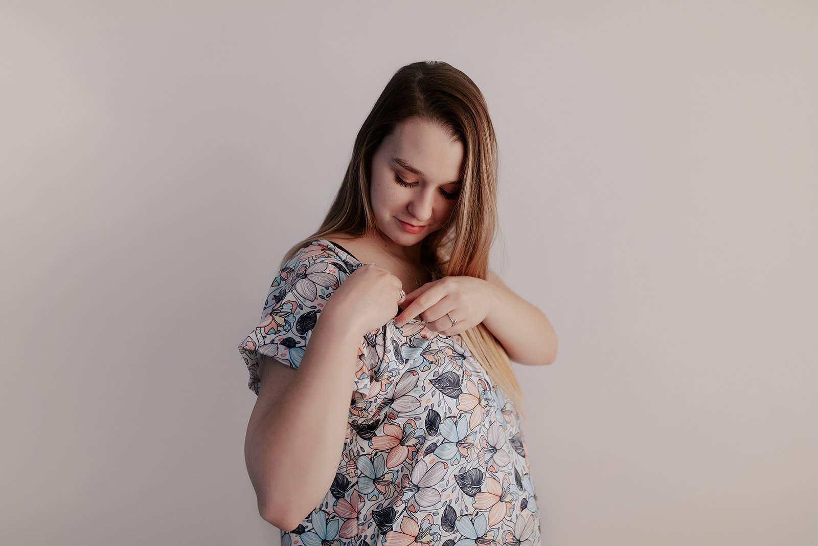 Three Little Tots – Vestido - Maternidade por atacado – Vestido de parto e entrega/enfermagem Flower Bloom5