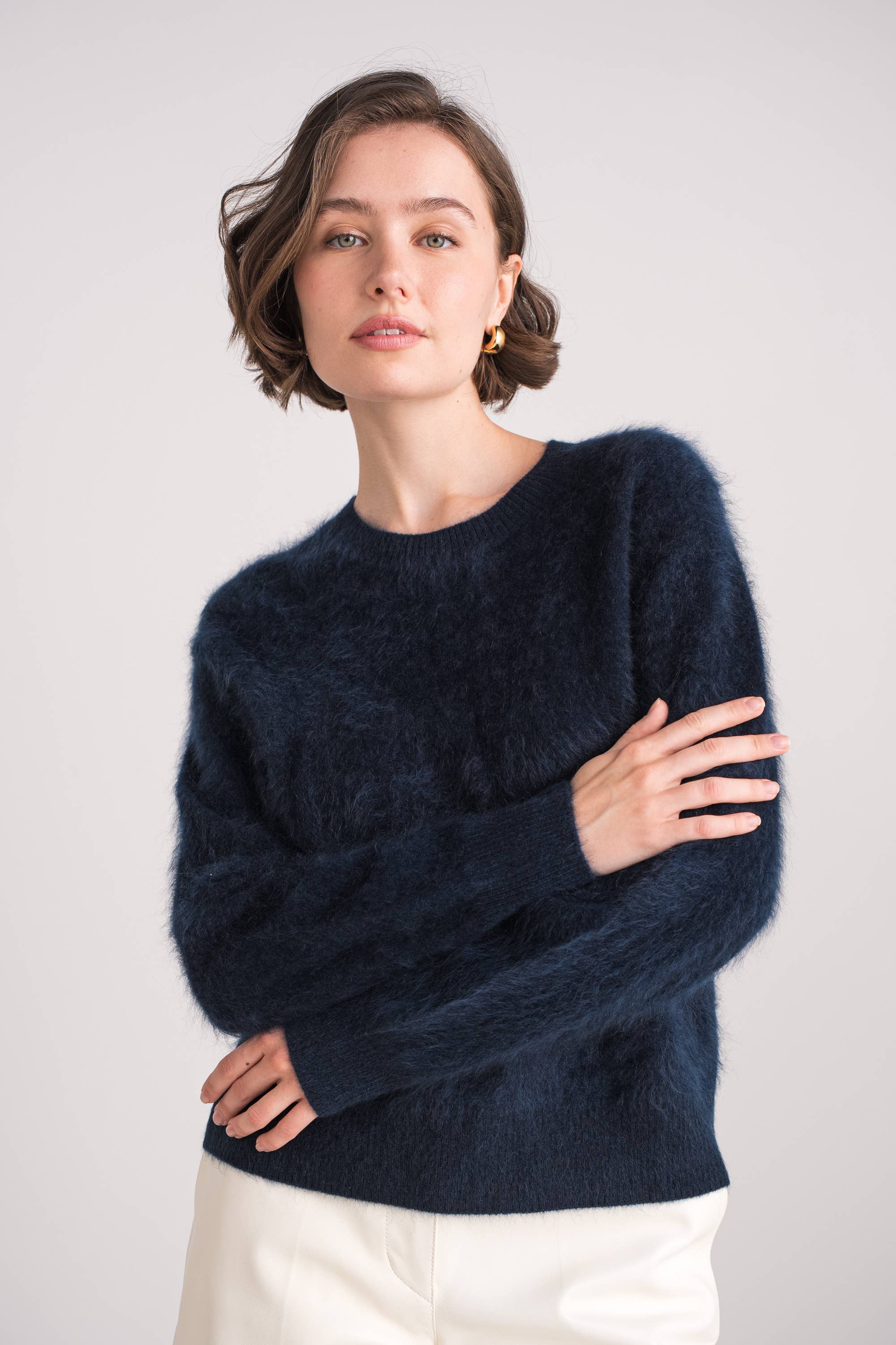 jw.atelier – wholesale Knitted jumper – Women′s – 100% brushed cashmere crew neck sweater0