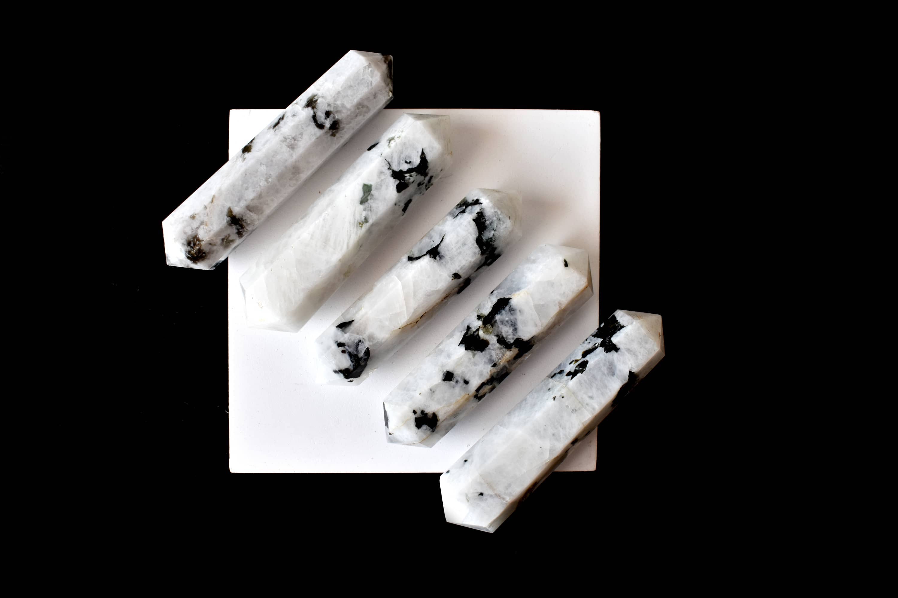 Soothing Crystals – wholesale Andlig sten/kristall – Kristallpunkter | Regnbågsmånsten | Dubbelspetsade pennor1